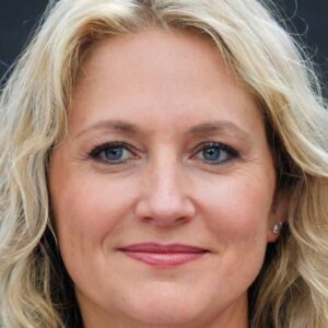 Λυδία Κωνσταντίνου - Συγγραφέας